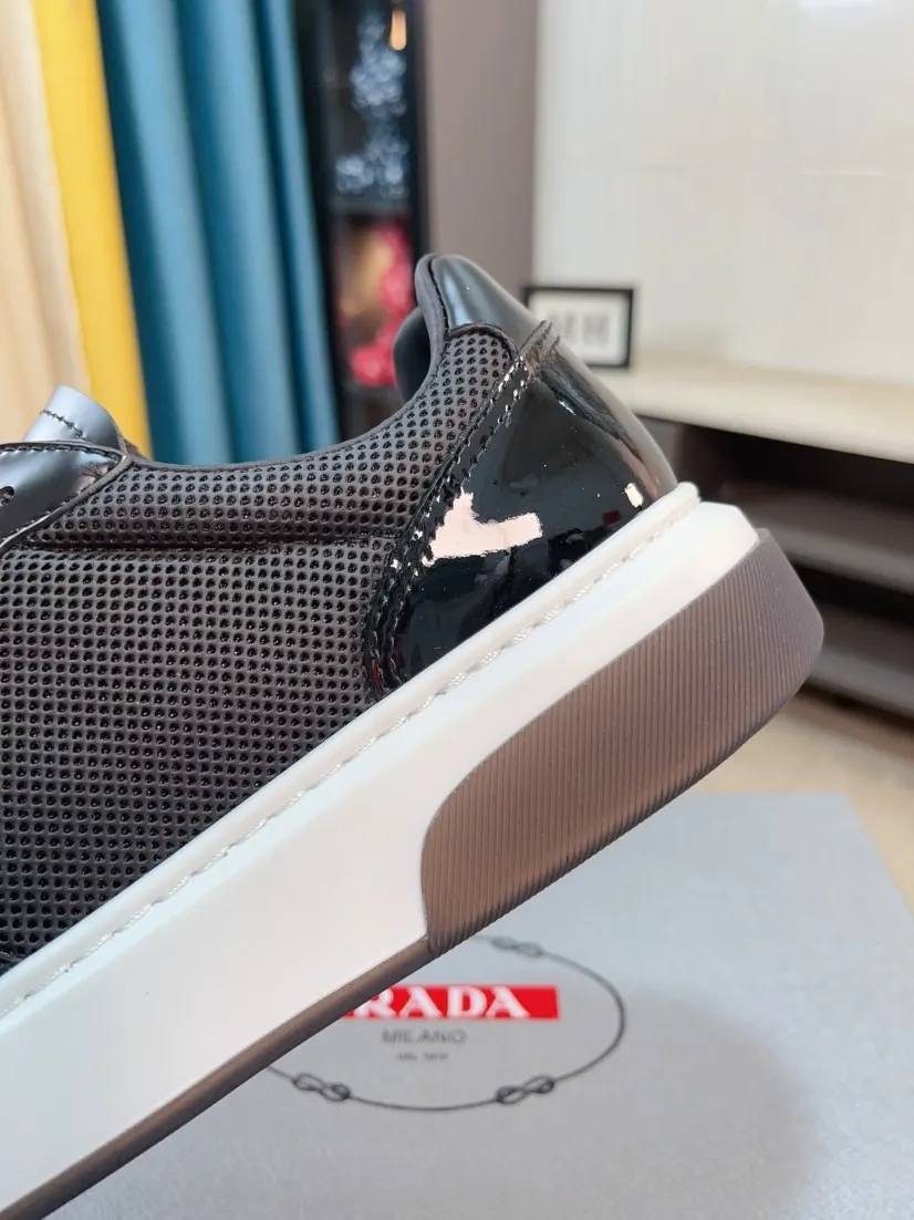 Men's shoes 💰600🌹🌹High-quality new Prada counters are launched simultaneously. The new men's shoes and 😘fabrics are selected from imported mesh and glue-spraying technology. Imported cowhide lining. 👍🏿High-end☄️Open-molded non-slip rubber outsole, exquisite lines, simple and elegant, comfortable and high-end for leisure travel. Code number: 38 to 44
